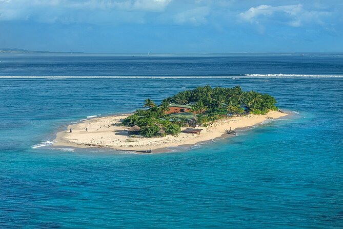 25 minutes Mamanuca Island Tour - Cloud 9’s floating platform, bar, and Italian wood-fired pizza