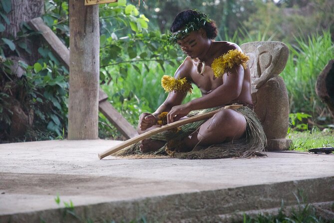 Cultural Night Tour - Meke show and fire dance: the 7:50 pm part where you may join in