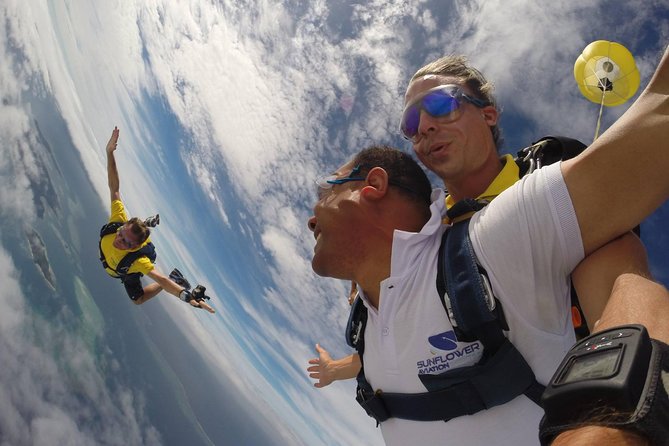 Extreme 12000ft Tandem Jump (45 seconds free fall) - How Getting There Works: Denarau, Nadi, and a Tight 2-Hour Window