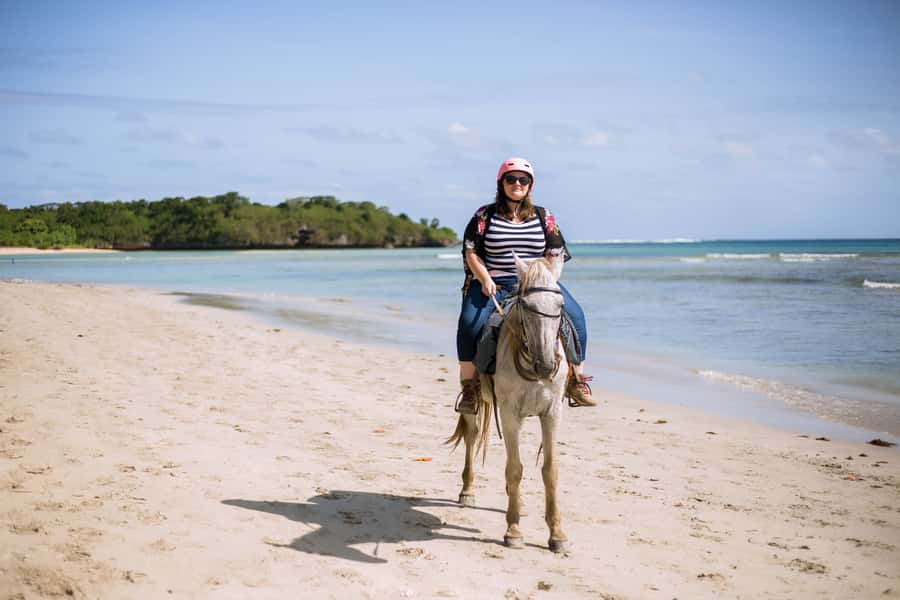Fiji: Beach Horseback Riding Tour with Lunch and Transfer - Lunch and a town wander: how they fill the quiet hours