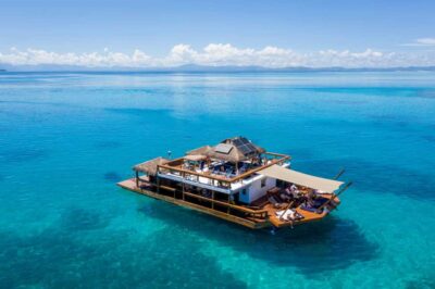 Cloud 9 Floating Bar and Pizzeria Day Trip