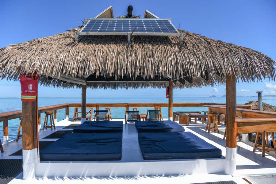 Fiji: Cloud 9 Floating Bar and Pizzeria Day Trip - Wood-fired pizza and drink choices: where the $60 bar tab fits
