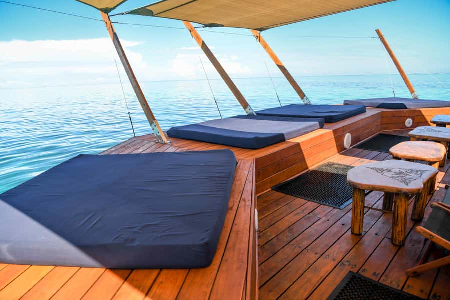 Fiji: Cloud 9 Floating Bar and Pizzeria Day Trip - Snorkeling in calm, clear water: how to make the most of the sea time