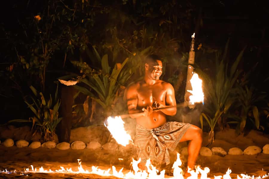 Fiji: Sunset Cruise with Dinner and Fire Show - The first stretch: Nadi pickup and the road to the jetty