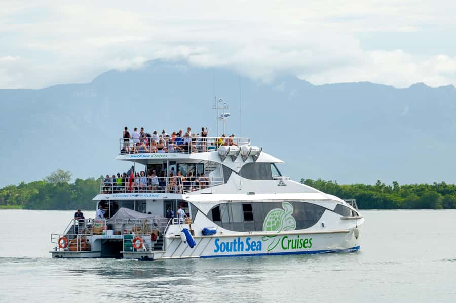 Fiji: Yasawa Islands Explorer Cruise with Lunch - Expectations check: commentary, resorts, and why some people leave unsatisfied