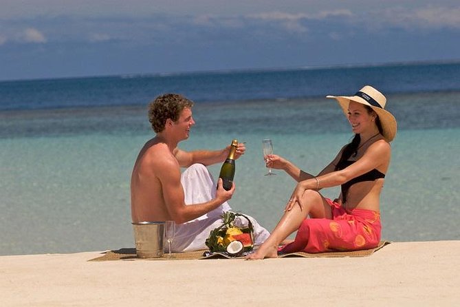 Full Day Castaway Island with Lunch - On the Return Ride: entertainment and the island buzz