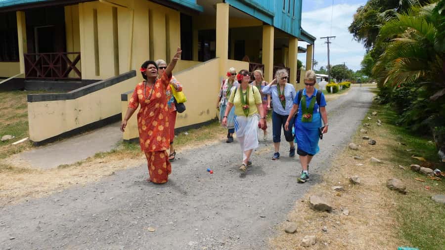 Sigatoka: River Cruise and Salad Bowl Valley Tour - Primary school stop: a small visit with big meaning