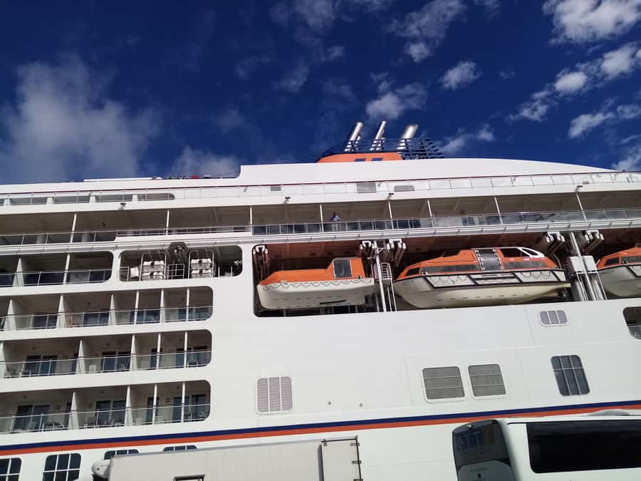 Suva Cruise Ship Tour - Suva City highlights: Parliament, Presidential Guards, Thurston Garden, and markets