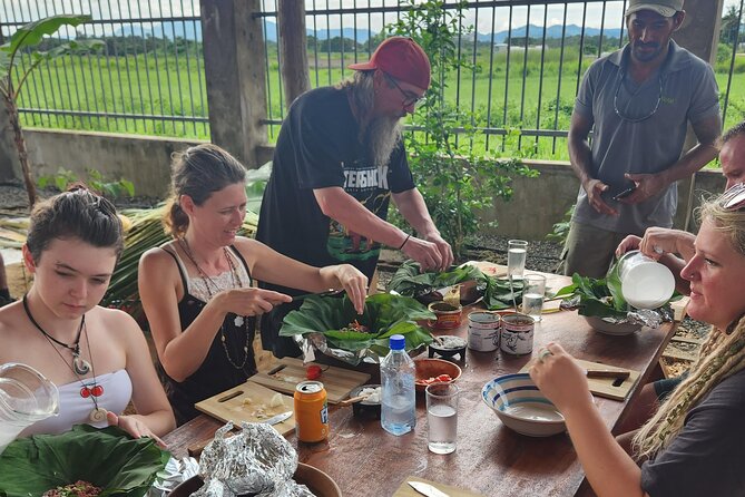 Vavavi - Fijian Cooking & Cultural Experience - Market morning: picking ingredients like locals do